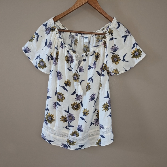 *$5 with bundleSuper cute Sunflower Old Navy Top - Picture 3 of 14
